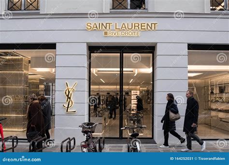 yves saint laurent Paris store